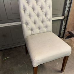 Elegant Tufted Dining Chair - Comfortable & Stylish