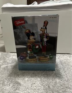 Disney Christmas Holiday Nutcrackers Mickey & Goofy Lights & Music Figures New