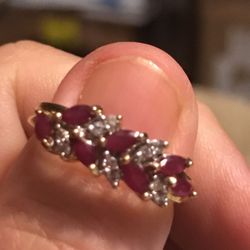 14k ruby and diamond ring Sizable 7