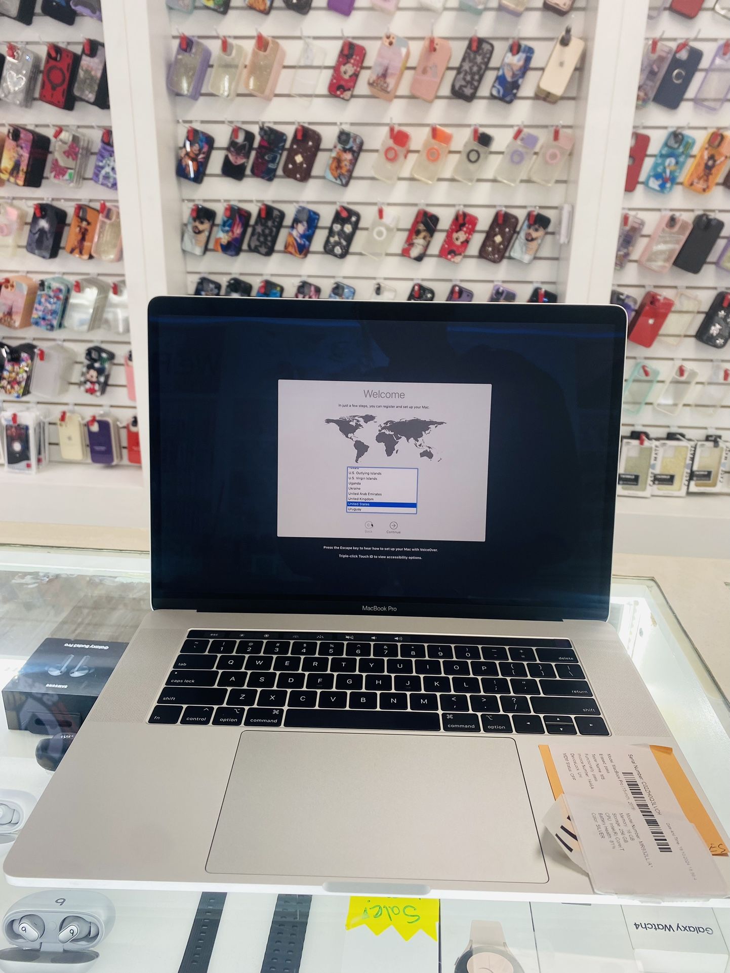 MacBook Pro 15 inch 2019 16GB 256GB