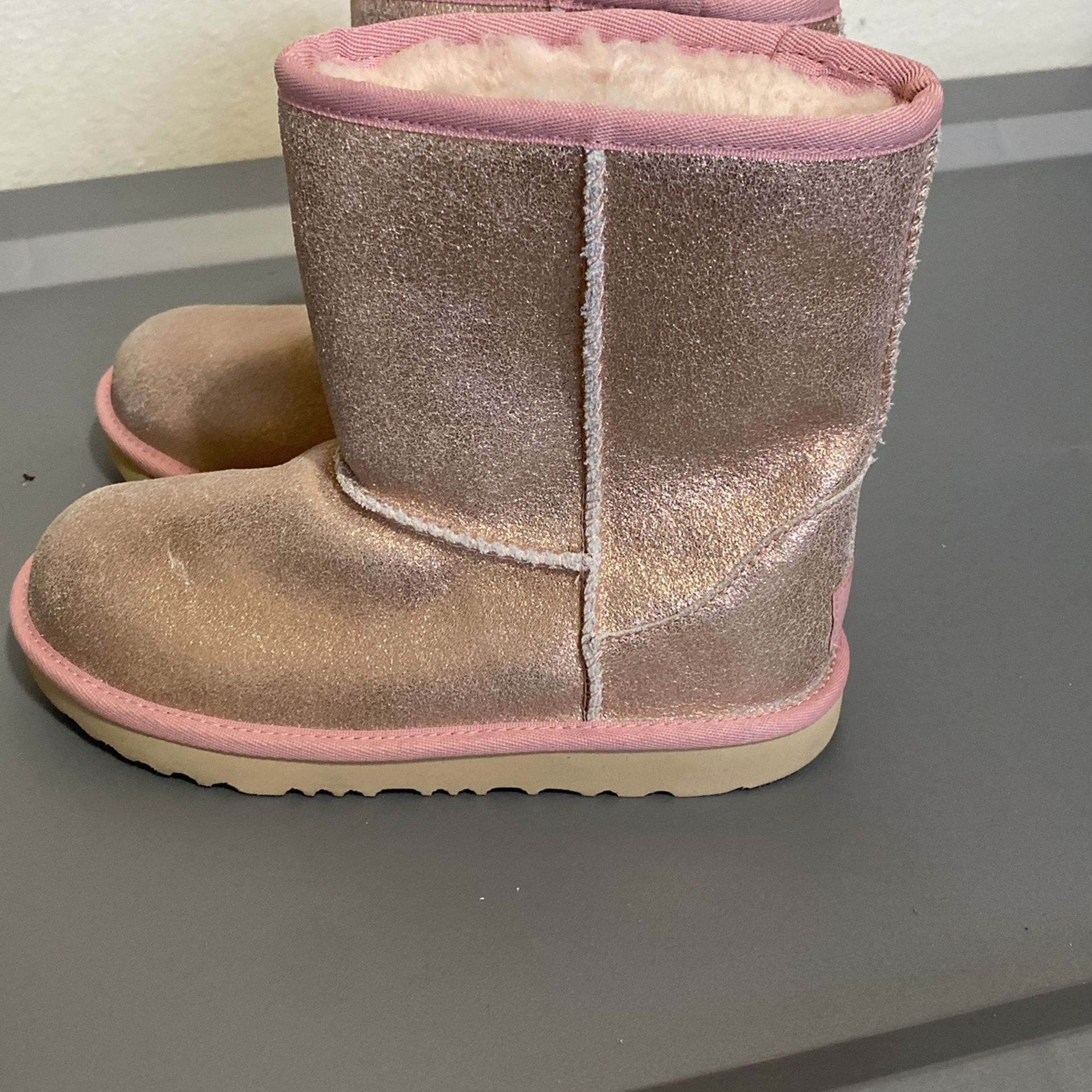 Girl pink UGG boots size 3