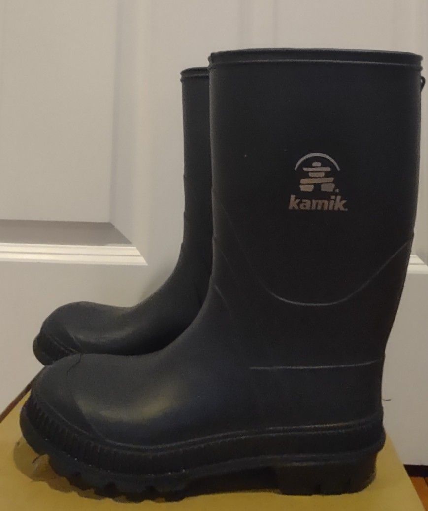 Size 4 Kids Kamik Stomp Rain Boots , Black
