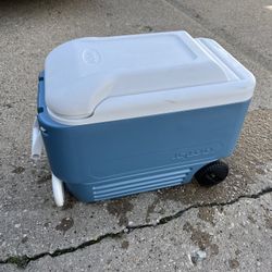 Igloo Wheeled Cooler