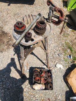 Tripod Pipe Threader With Bits