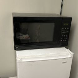 Microwave- Black