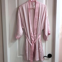 Victoria's Secret iconic VS pink striped silky robe 🎀
