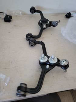 1995------2002 Ford Crown Victoria/Mercury Grand Marquis/Lincoln Town Car upper control arms