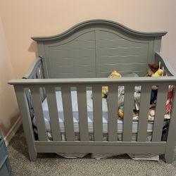 Baby Crib with Changing Table 