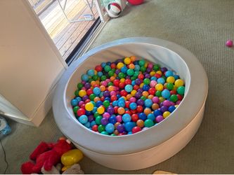 Baby ball pit