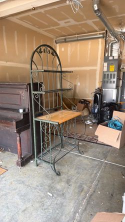 Buffet service stand or dish presenter with wine bottle holder