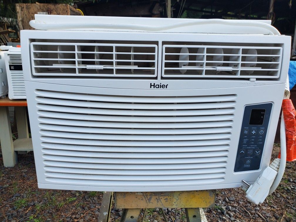 Haier AC 12000 BTU window unit