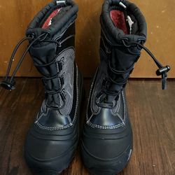 Kids unisex Northface alpenglow snow boots size 7