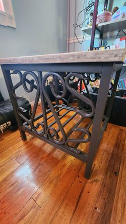 End table, faux marble top, metal stand