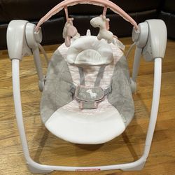 Ingenuity Comfort 2 Go Compact Portable 6-Speed Cushioned Baby Swing with Music