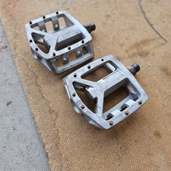 DRIVE aluminum Flat Pedals