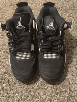 Jordan 4 Black and White Thunders Size 10
