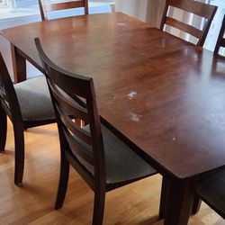 Kitchen Table And 6 Chairs