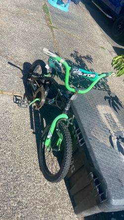 Dynacraft bicycle size 18. Pick up. E.  Side.  Tacoma