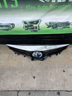2018-2021 Toyota Camry Grille W/radar Oem