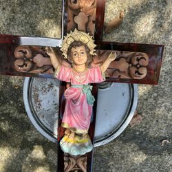 Nino Dios  En La Cruz Statue 