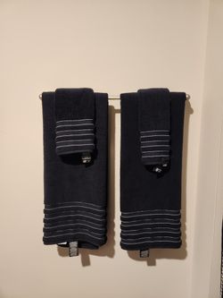 Vera Wang Towel Set