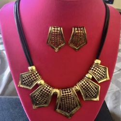 Burnished Hammered Pendant Necklace And Earrings 