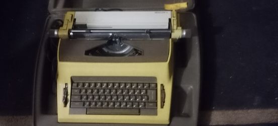 Type Writer.. (Antique) 