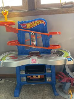 Hot Wheels Step2 Road Rally Raceway