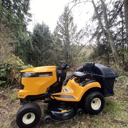 FS: Cub-Cadet XT1 LT42 Mower Riding Lawnmower w/ Bagger System