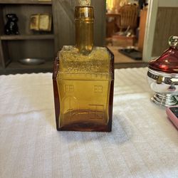Vintage EC Booz’s old cabin bottle