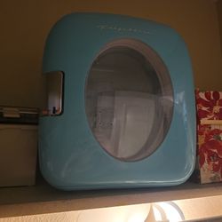 Teal/blue FRIGIDAIRE personal/mini 