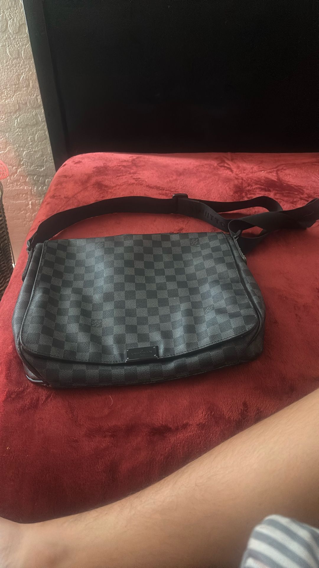 LV  Messenger Bag