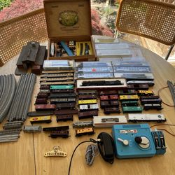 Huge lot of N Scale engines, tracks and cars including a sound maker