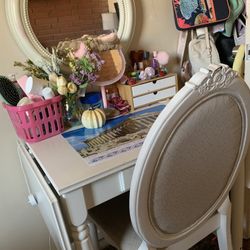Desk Or Vanity With Chair And Mirror 