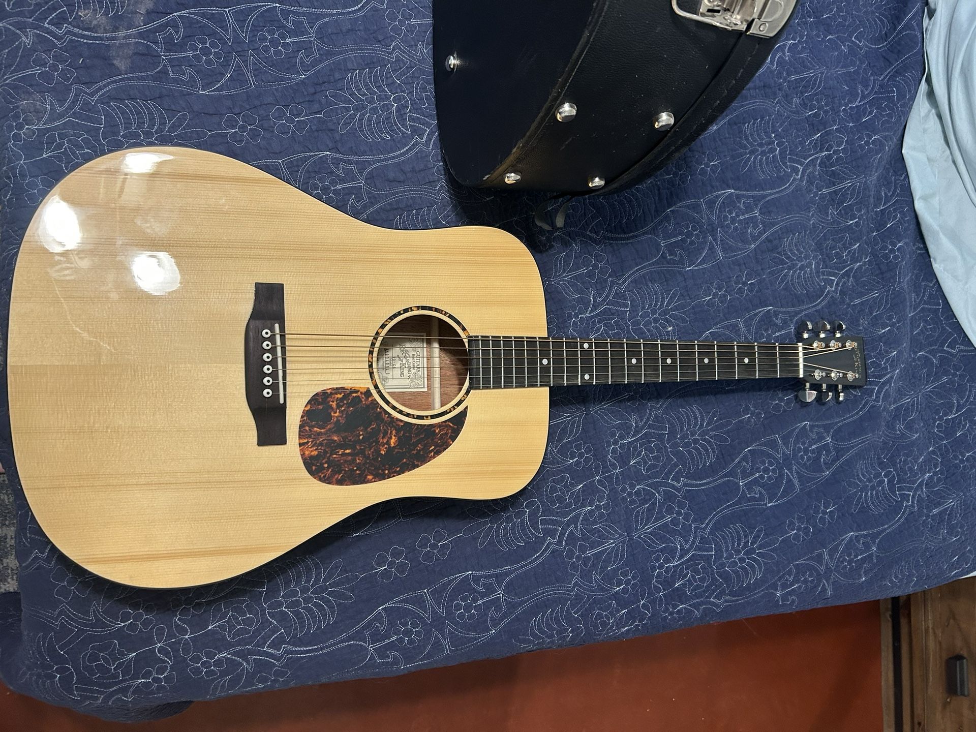 Acoustic Guitar + Case