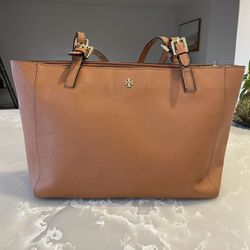Tory Burch Shoulder Bag With Dust Cover for Sale in Portland, OR - OfferUp