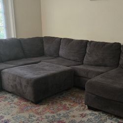 Large Ashley Furniture Dark Gray 3-Piece Sectional w/ Chaise

& Ottoman