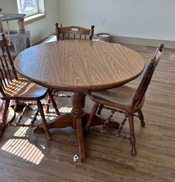Kitchen/ Dinning Table and chairs