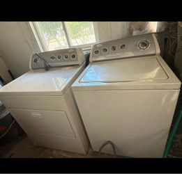 Washer dryer set