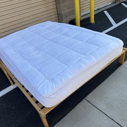 Futon, Full Size Bed With Mattress/ Cama Tamaño Matrimonial 