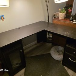 FREE CORNER DESK