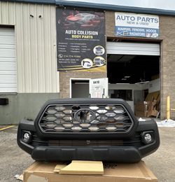 Toyota Tacoma bumper 16-23 ( new truck parts )