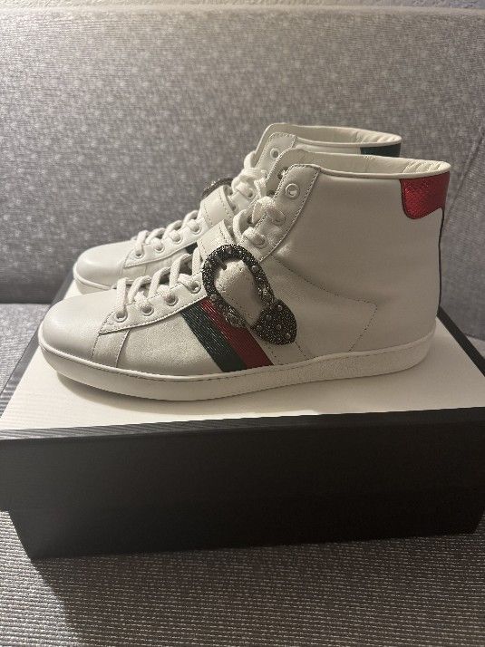 GUCCI Ace White High Buckle Sneakers 473743 Size 12. White Green Red Silver Leather
Mint condition. Worn 1 time.
I paid $800