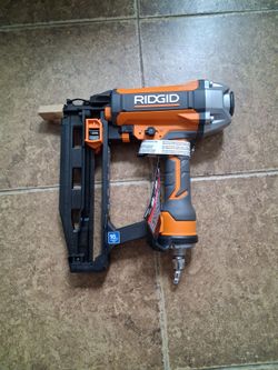 RIDGID R250SFF3 Pneumatic 16-Gauge 2-1/2" Straight Finish Nailer