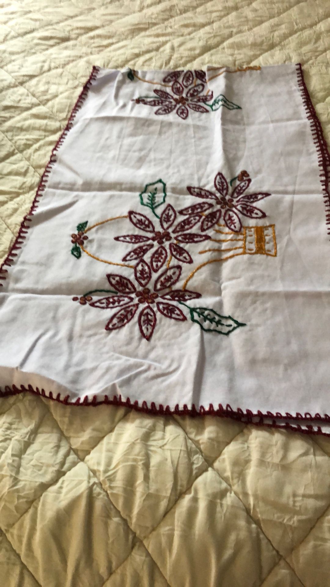 Camino De Mesa Bordado A Mano 