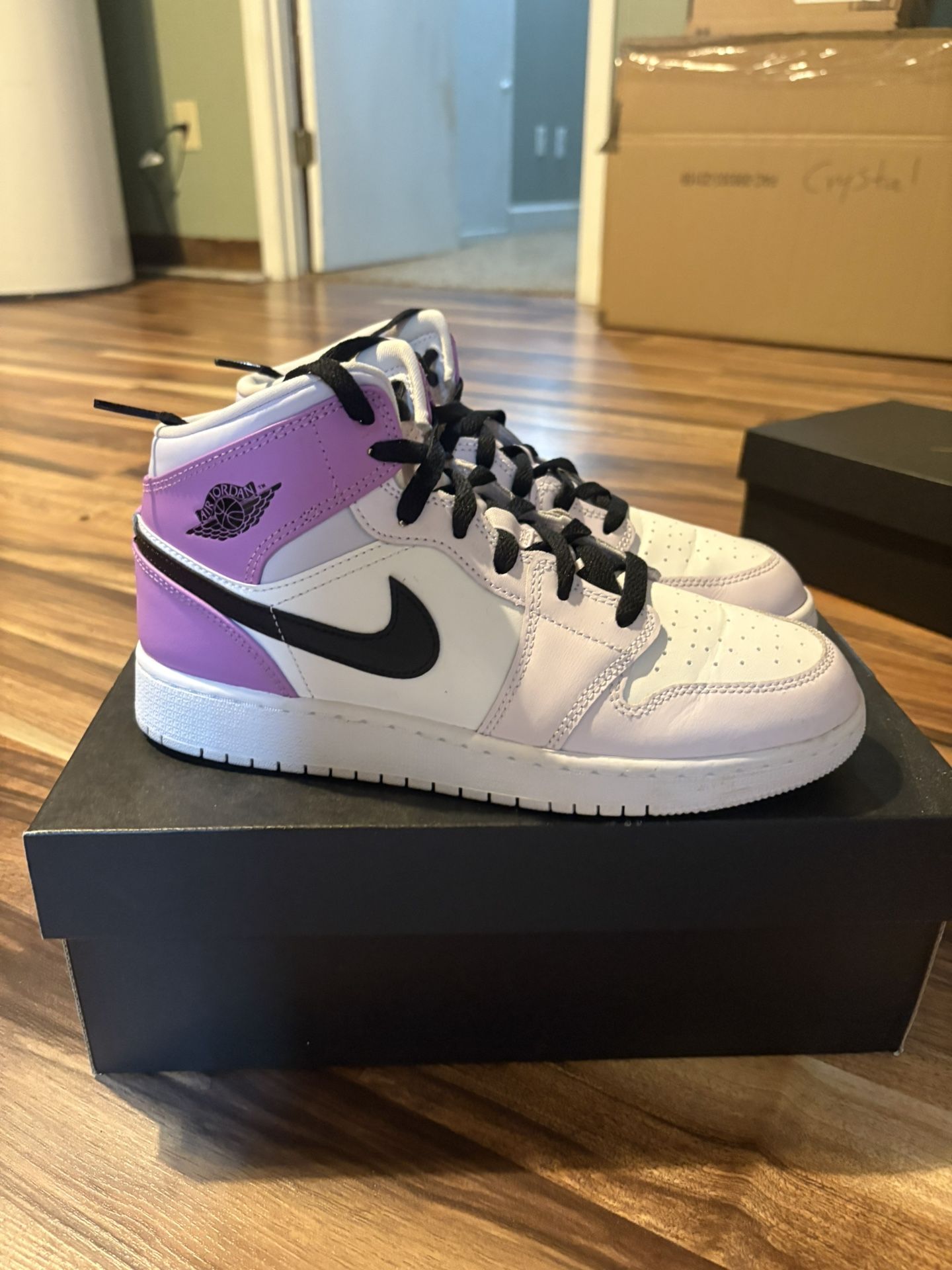 Air Jordan 1 Mid Barely Grape GS