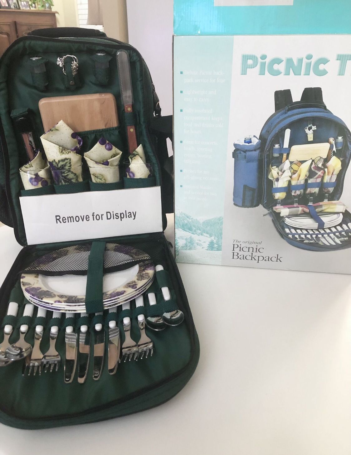 Yukon Picnic Backpack Green With Purple/Grape Pattern Service For Four. New!!