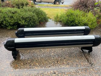 Snowboard/ski roof rack.