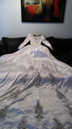 Cinderella wedding dress size of the dress is a size 10