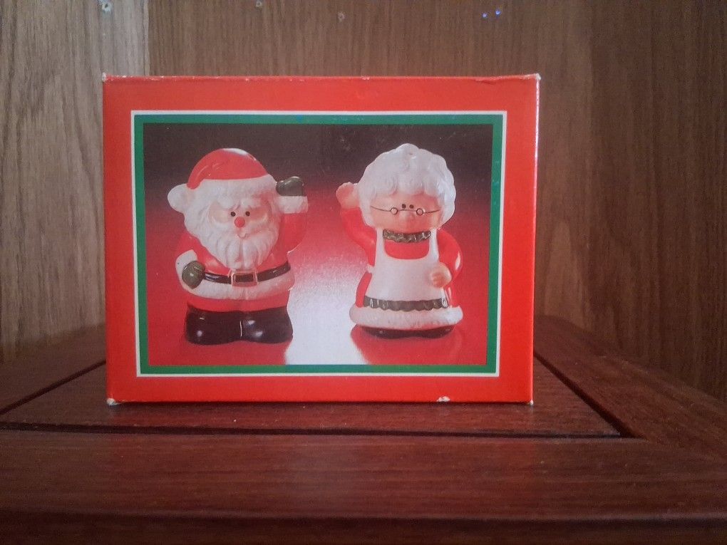 Christmas Salt And Pepper Shakers